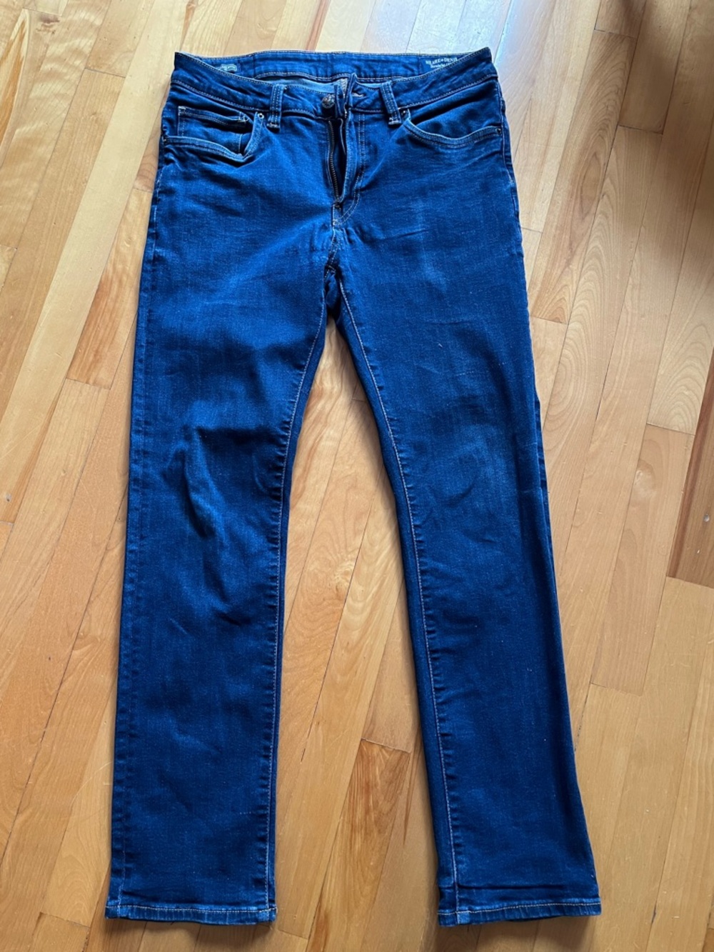 Classic Dark Blue Man’s fitted Jeans